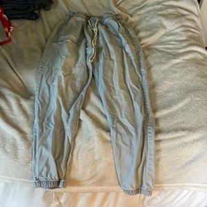 Airy loose pants